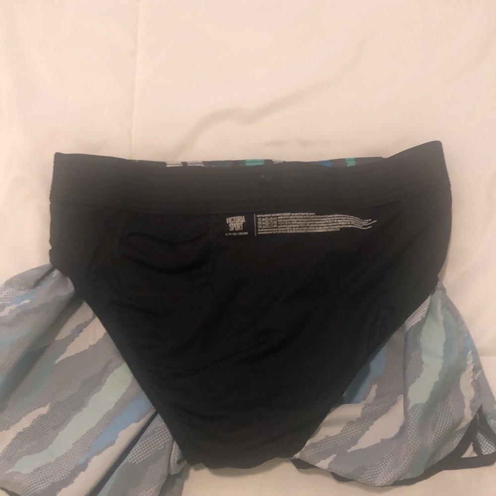 Victoria’s Secret Sport The Player shorts with inside underwear & hidden pocket - Picture 7 of 8